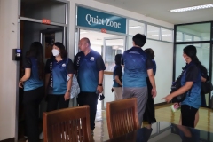 25670319-visitor-072