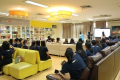 25660904-visitor-001