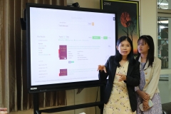 25660904-visitor-003