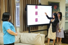 25660904-visitor-004