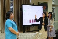 25660904-visitor-008