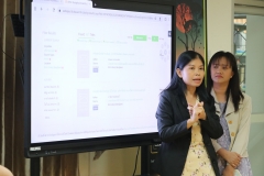 25660904-visitor-010