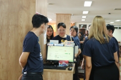 25660904-visitor-016