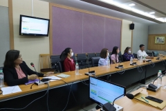 25660515-visitor-002