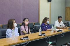 25660515-visitor-003