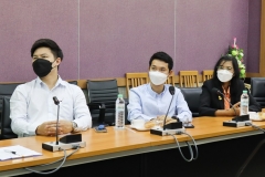 25660515-visitor-013