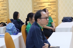 25670422-visitor-003