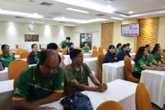 25670422-visitor-007