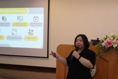 25670422-visitor-009