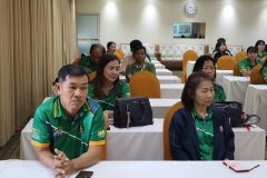 25670422-visitor-010