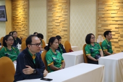 25670422-visitor-011