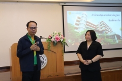 25670422-visitor-015