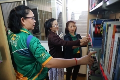 25670422-visitor-023