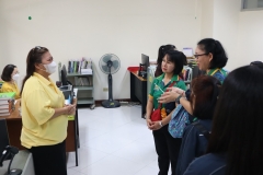 25670422-visitor-033