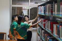 25670422-visitor-039