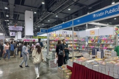 16102567-book-expo-20