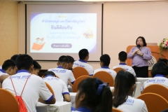 บรรยากาศการนำชมห้องสมุด