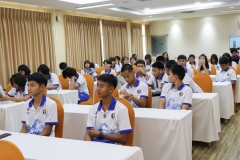 บรรยากาศการนำชมห้องสมุด