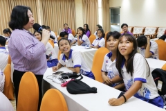 บรรยากาศการนำชมห้องสมุด