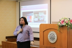 บรรยากาศการนำชมห้องสมุด