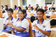 บรรยากาศการนำชมห้องสมุด