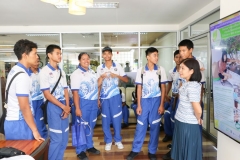 บรรยากาศการนำชมห้องสมุด