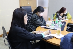 25661122-meeting-022