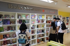 25661122-meeting-052