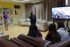 25670426-visitor-001