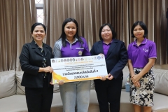 25670426-visitor-004