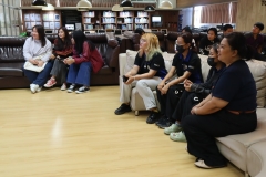 25670426-visitor-013