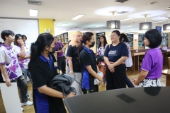 25670426-visitor-038