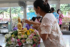 Carrying-on-Songkran-traditions-15