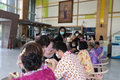 Carrying-on-Songkran-traditions-42