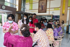 Carrying-on-Songkran-traditions-47