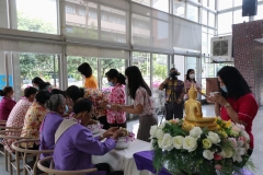 Carrying-on-Songkran-traditions-49