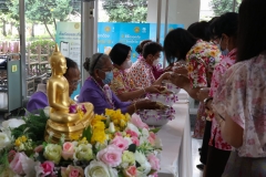 Carrying-on-Songkran-traditions-52