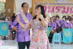 Carrying-on-Songkran-traditions-6