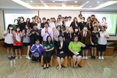 25670320-visitor-021