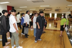 25670320-visitor-029