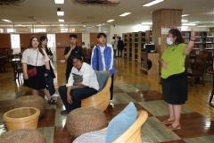 25670320-visitor-032