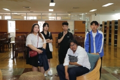 25670320-visitor-033