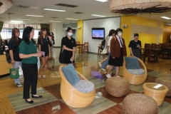 25670320-visitor-034