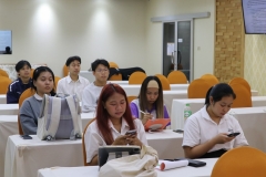 25670320-visitor-054