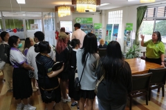 25670320-visitor-061