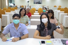 25670321-visitor-003