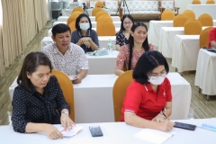 25670321-visitor-004