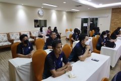 25670319-visitor-013