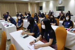 25670319-visitor-026