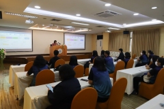 25670319-visitor-032